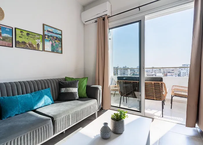 Sonic 2-bedroom アパート *