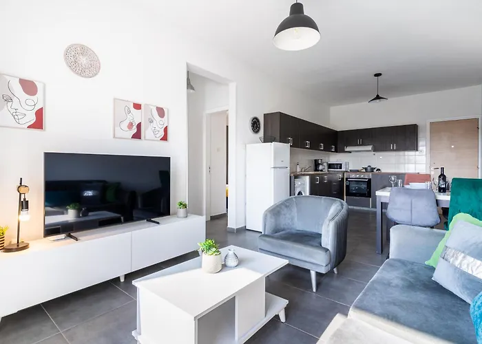 Sonic 2-bedroom * ラルナカ